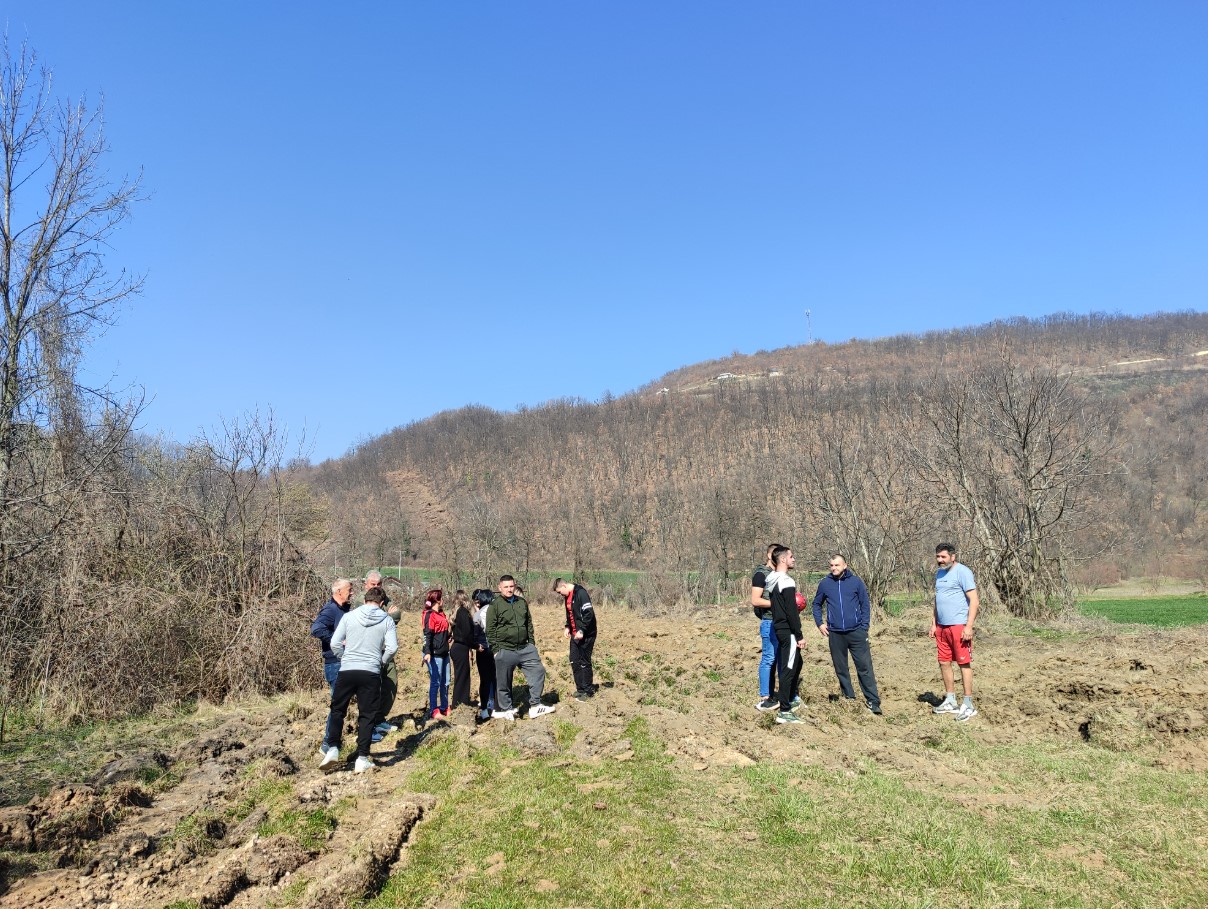 Komšija "uzorao" seosko igralište, mještani kod Ugljevika ogorčeni