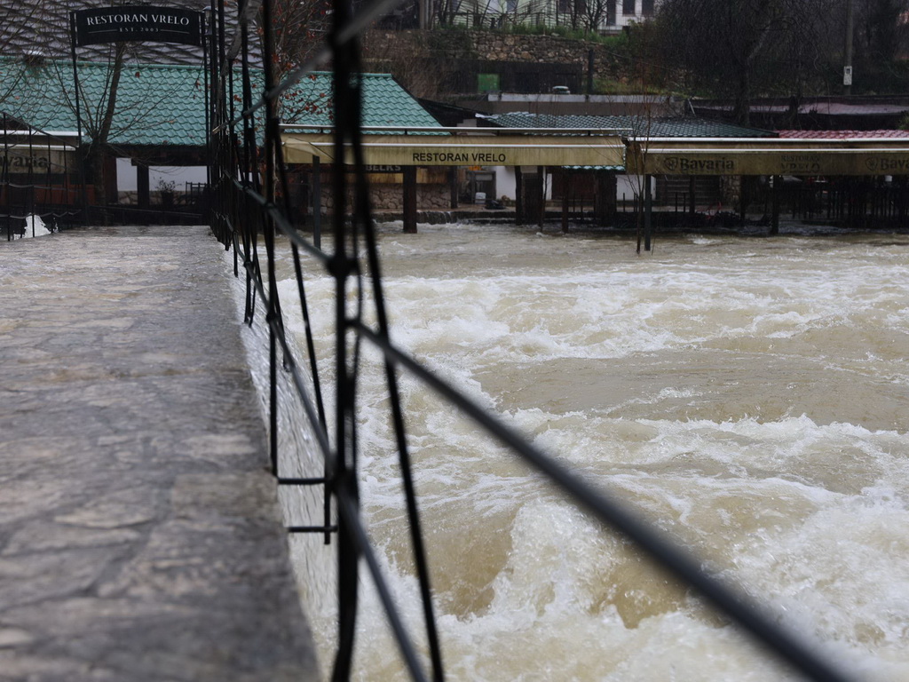 Komunalne službe i pripadnici CZ na terenu, saniraju se posljedice plavljenja