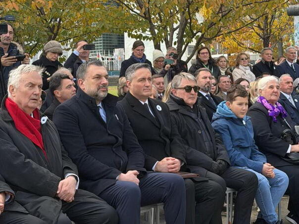 Konaković prisustvovao ceremoniji otkrivanja spomen-obilježja "Cvijet Srebrenice"