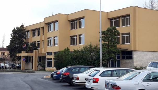 'Korona zakonom' smanjene plaće proračunskim korisnicima ZHK-a