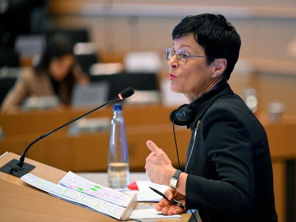 Kos o otkazivanju posjete Srbiji: "Kako bih mogla pogledati majke Srebrenice?"