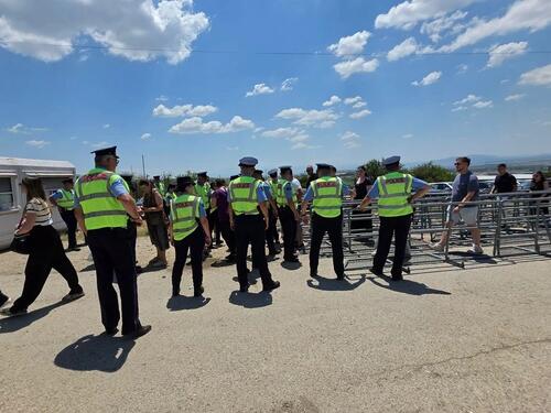 Kosovska policija privela više osoba poslije parastosa na Gazimestanu