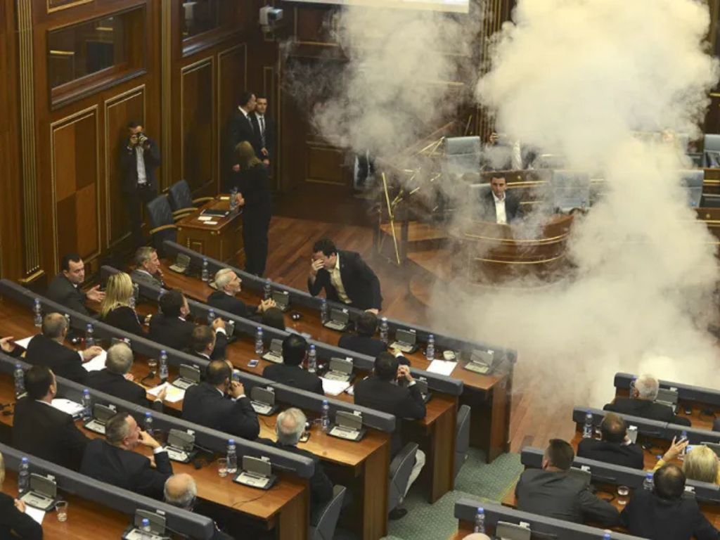 Kosovski ministar proglašen krivim zbog bacanja suzavca u Skupštini 2018. godine