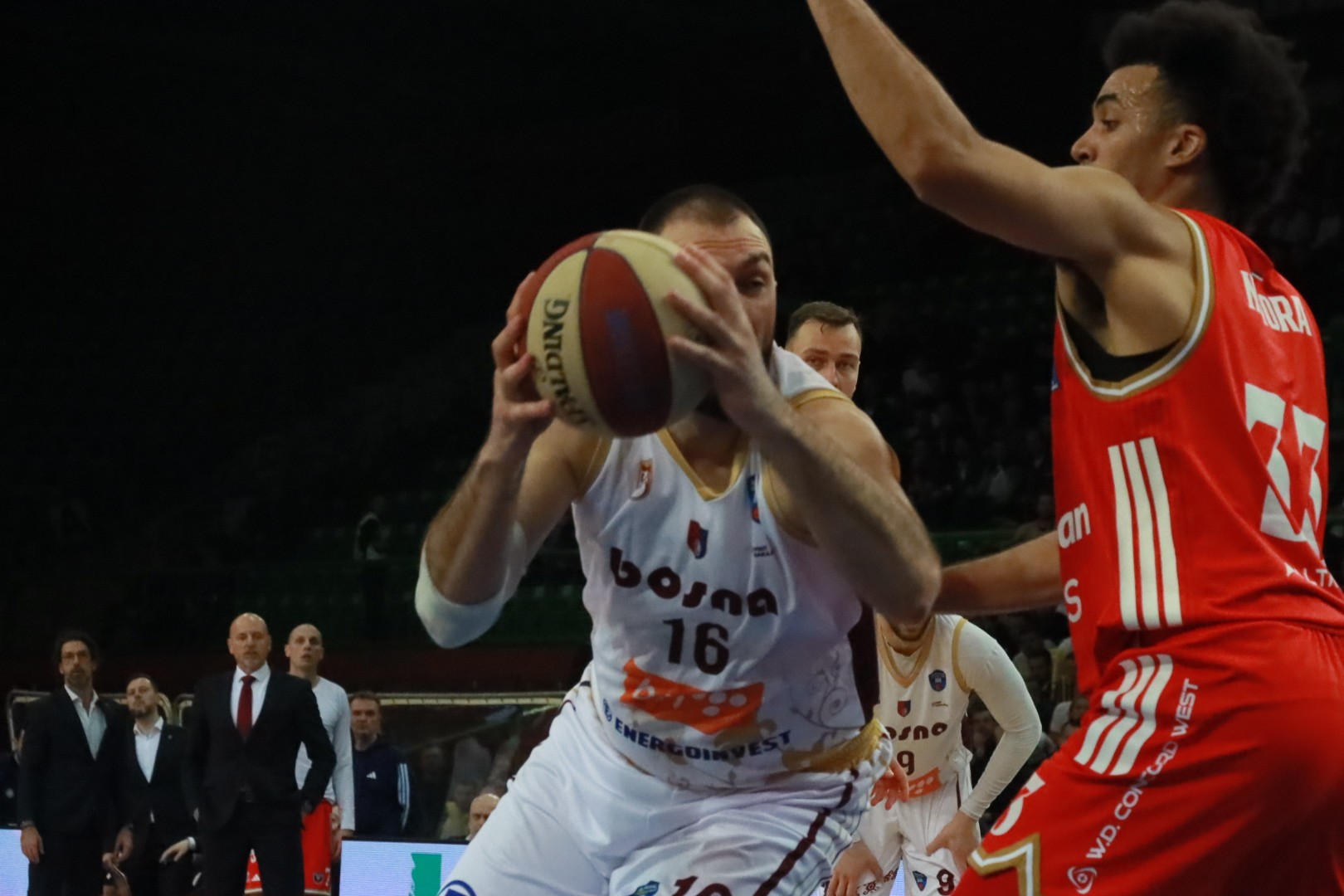 Kraj poluvremena u Zetri: Zvezda ubjedljivo vodi