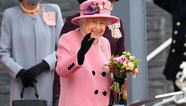 Kraljicu Elizabetu napušta vitalnost, mora se odreći jednog od rijetkih užitaka