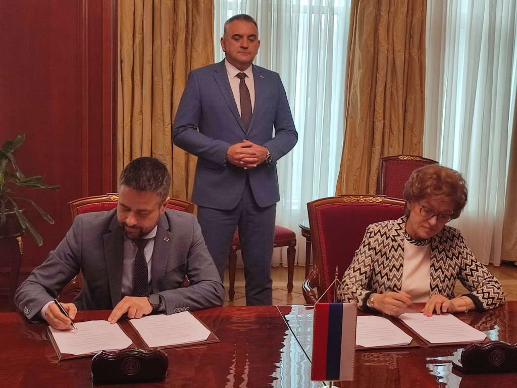 Kredit od 30,7 miliona eura za poljoprivrednu proizvodnju u RS-u