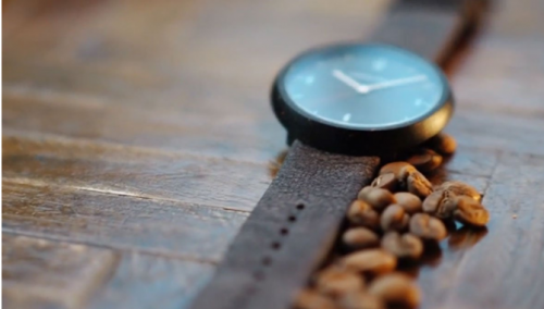Kreiran ekološki sat, sa kućištem od taloga kafe