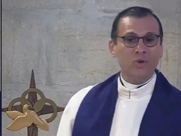 Kršćanski sveštenik: 'Da se Isus rodio danas, rodio bi se u Gazi ispod ruševina'