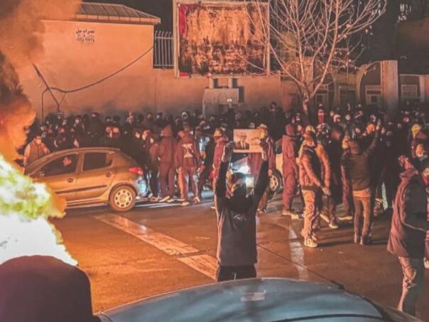 Krvavi protesti u Iranu: Režim prijeti, SAD razmatra vojnu opciju