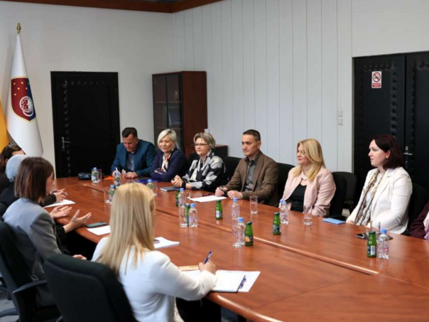 Ulaganja u školsku infrastrukturu: Podrška projektima u sedam škola KS