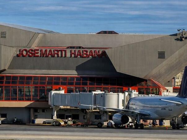 Kuba obustavlja točenje avionskog goriva zbog energetske krize