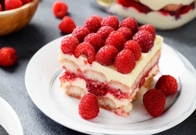Lagana ljetna torta s malinama: Bez pečenja i gotova bez puno muke