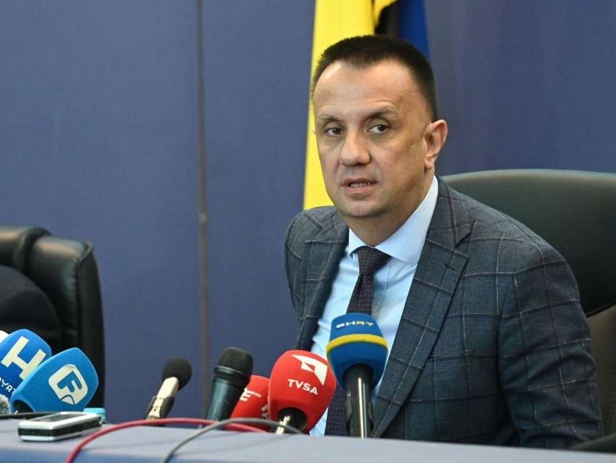 Lakić: Iako je vlasnik odbio rješenja Vlade, radnici Željezare nisu ostavljeni