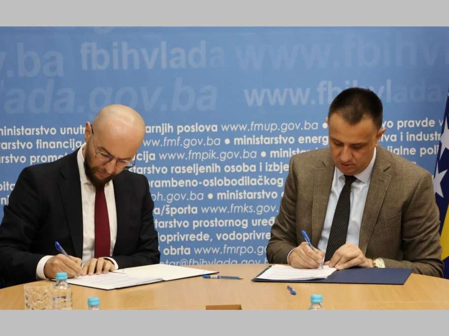 Lakić potpisao ugovore za uvezivanje radnog staža za 153 radnika