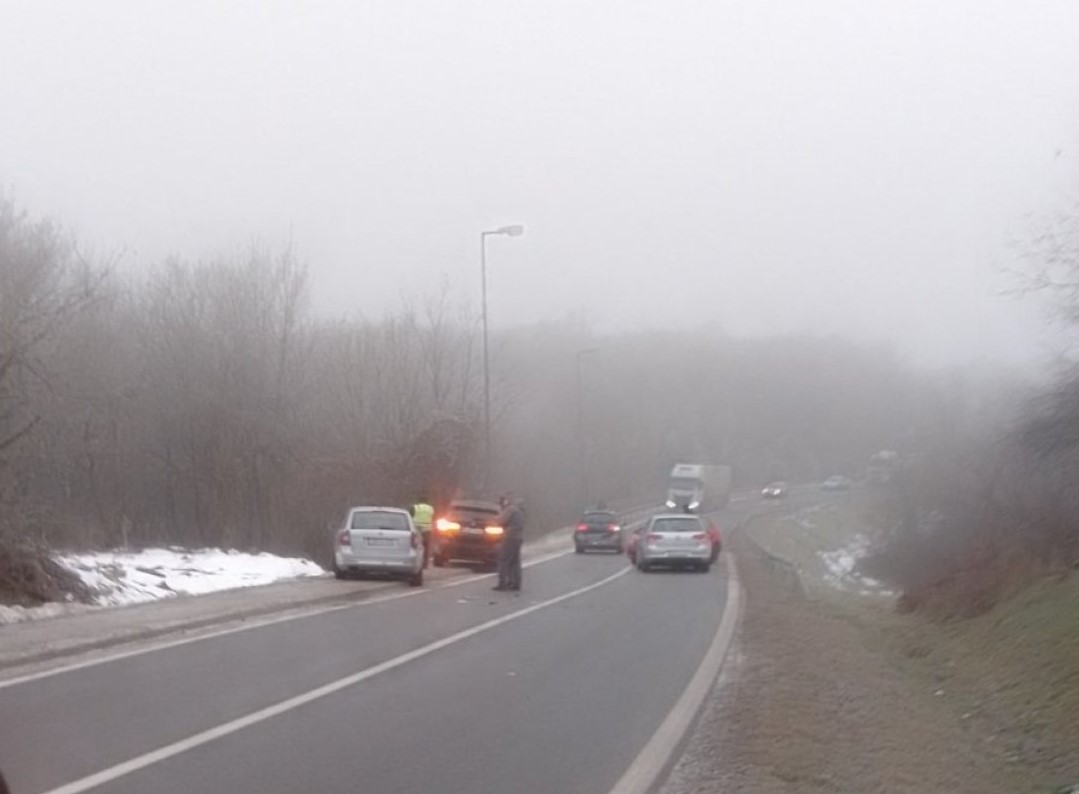 Lančani sudar kod Brčkog, učestvovalo pet vozila