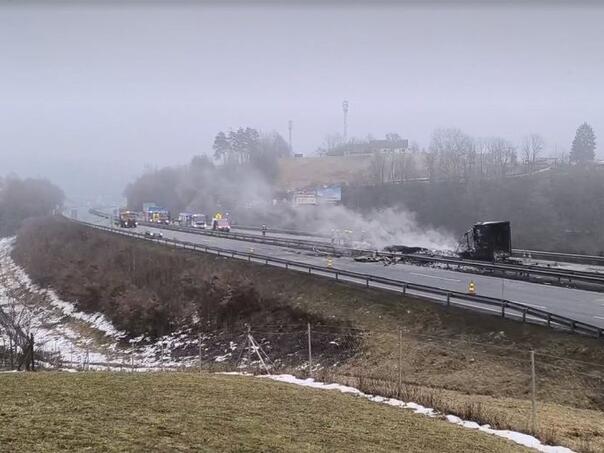 Lančani sudar u Sloveniji: Zapalio se kamion, vozači u bolnici