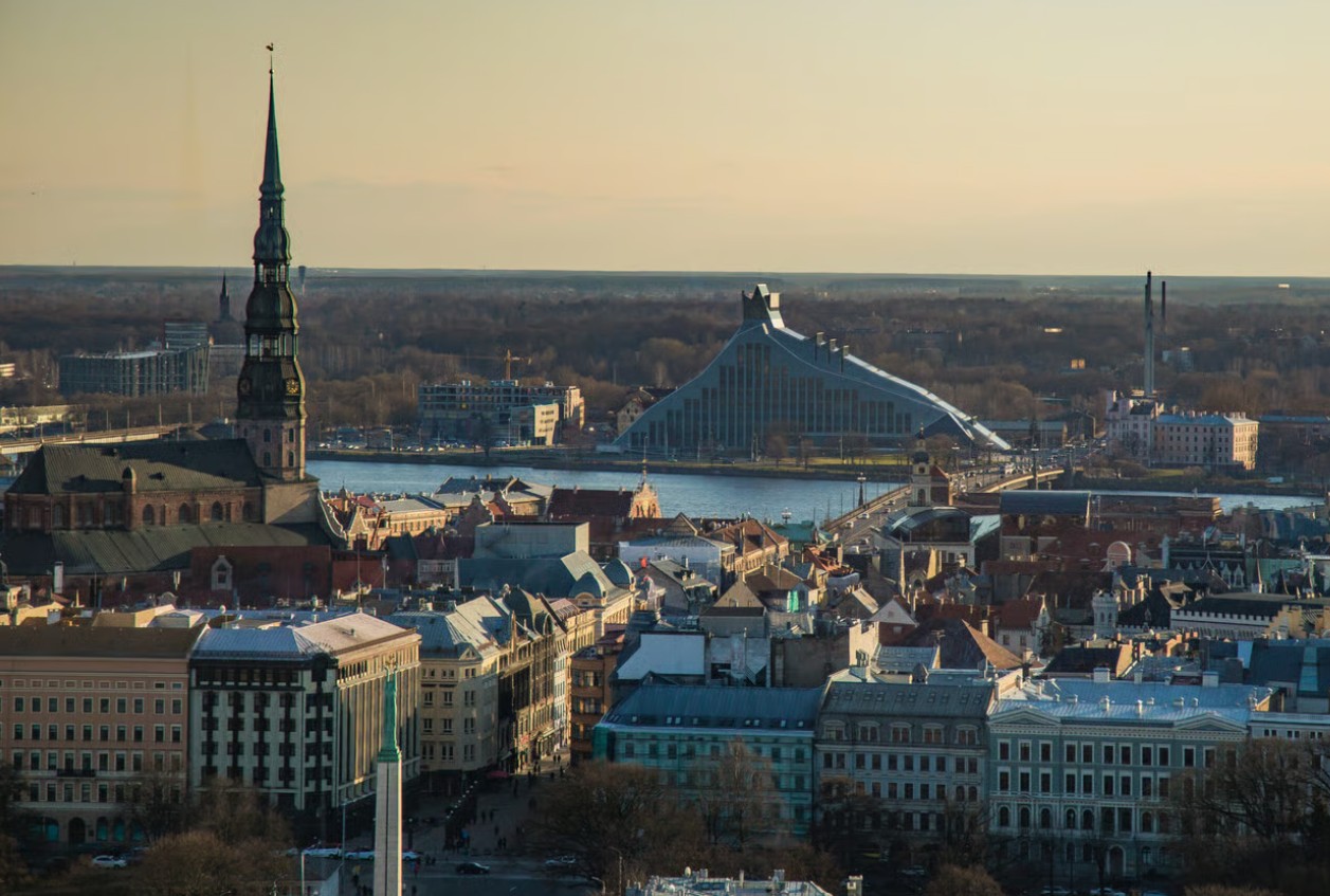Latvija naredila preko 800 Rusa da napuste zemlju do kraja oktobra