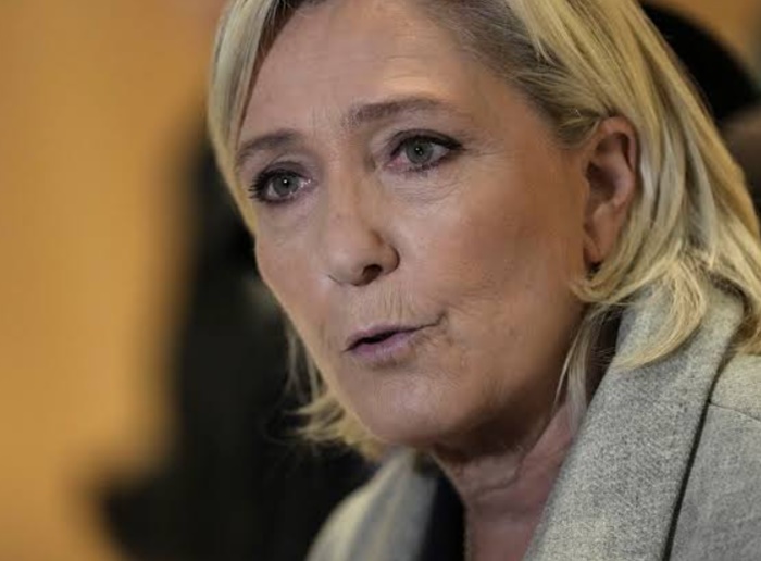 Le Pen ublažila stav: Ne tražim ostavku Macrona, Barnierov proračun bio je toksičan