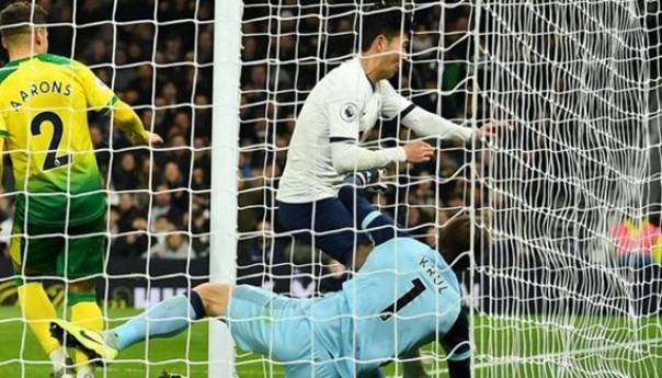 Leicester ubjedljiv porotiv West Hama, Tottenham slavio protiv Norwicha 
