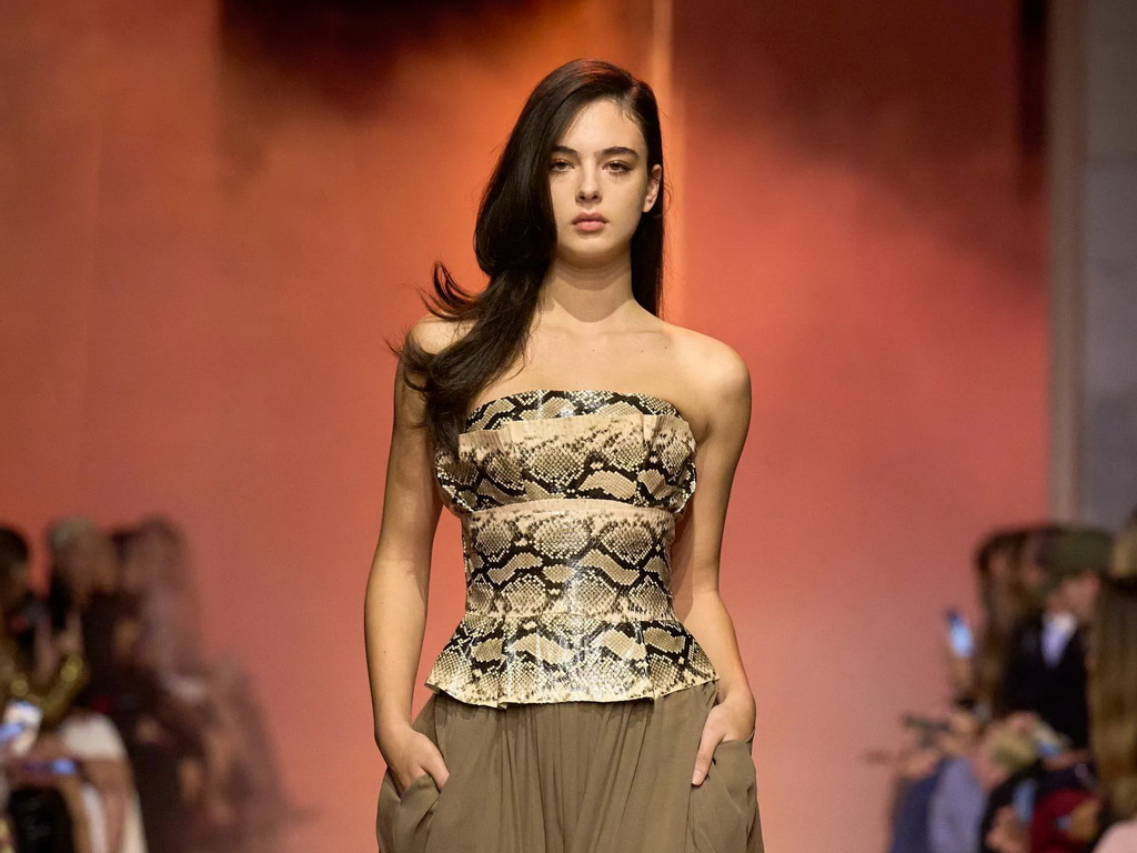 Lijepa kći Monice Bellucci otvorila modnu reviju u Parizu