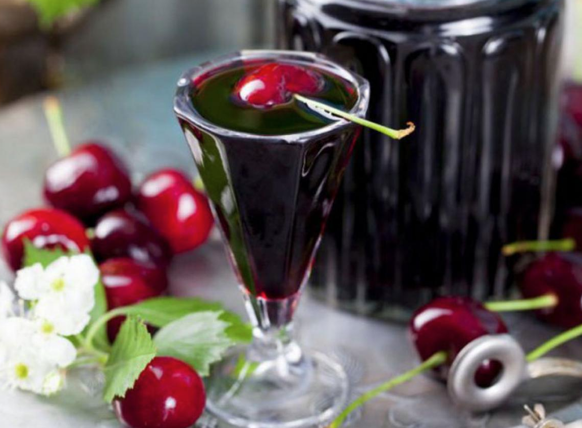 Liker od višnje: Recept za savršeni domaći aperitiv