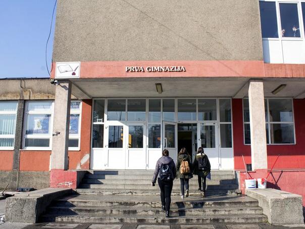 Ljeto i srednjoškolci povećali broj nezaposlenih u ZDK