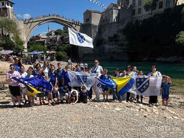 Ljiljani, pjesma i dresovi: Mostarska djeca pokazala kako se voli BiH