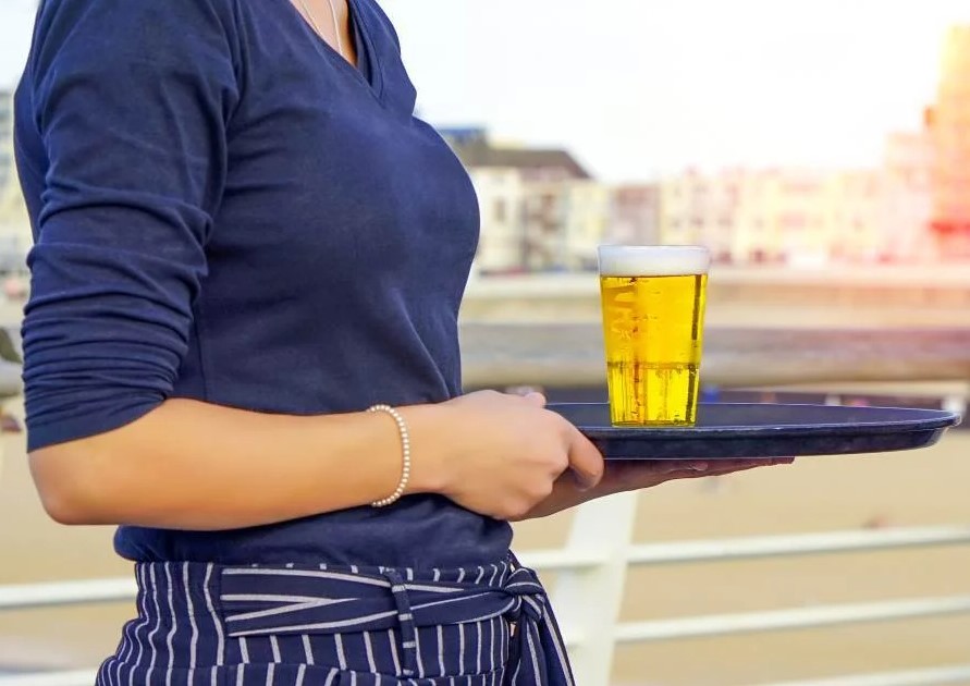 "Ljubavni trougao" na sudu: Srednjoškolac zbog konobarice meta 37-godišnjaka