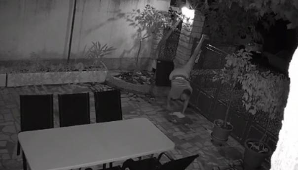 Lopov povrijeđen visio na ogradi do dolaska Hitne pomoći u Mostaru