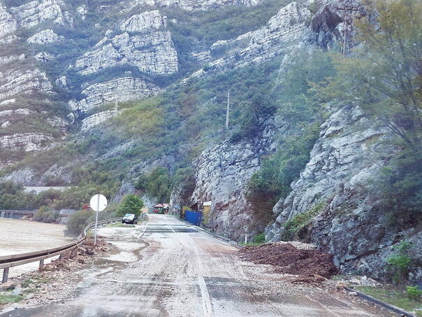 Cesta M-17 spremna za promet, ali se čeka završetak potrage za nestalima