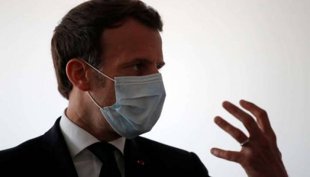 Macron: Nošenje maski u zatvorenim javnim prostorima bit će obavezno