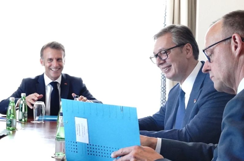 Macron u Tivtu hvalio Vučića: Srbija uspješno provodi reforme