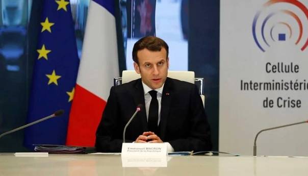 Macronu skočila popularnost