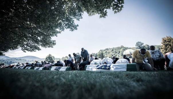 Magazin Politico analitički tekst posvetio genocidu u Srebrenici