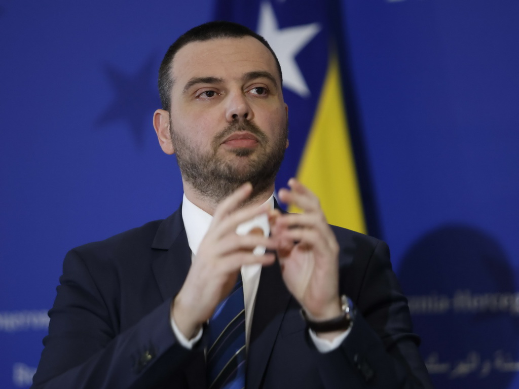 Magazinović sa Păcureţuom: Država i građani trpe štetu zbog blokade Doma naroda