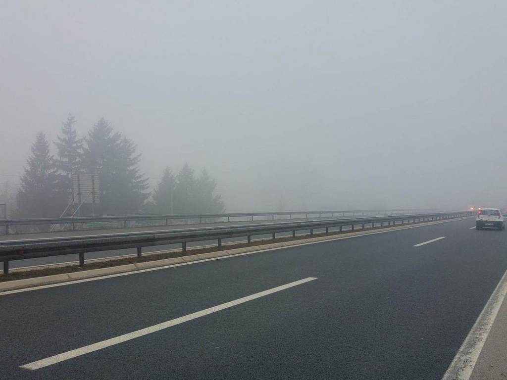 Magla smanjuje vidljivost višim u planinskim predjelima i na pojedinim putnim pravcima