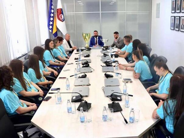 Magoda primio rukometašice Hadžića - prvakinje BiH