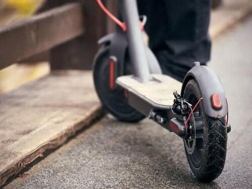 Maloljetnik na romobilu teško povrijedio pješakinju u Zenici