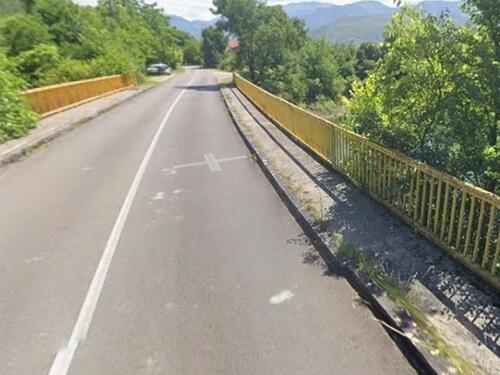 Maloljetnik vozio automobil pa sletio sa ceste kod Mostara