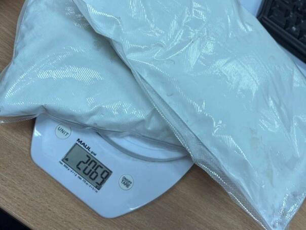 Maloljetniku prodao više od kilograma marihuane, obojica uhapšeni