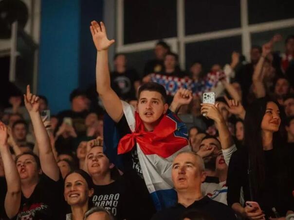 Marin Vukoja na Thompsonovom koncertu uz nacističke pozdrave