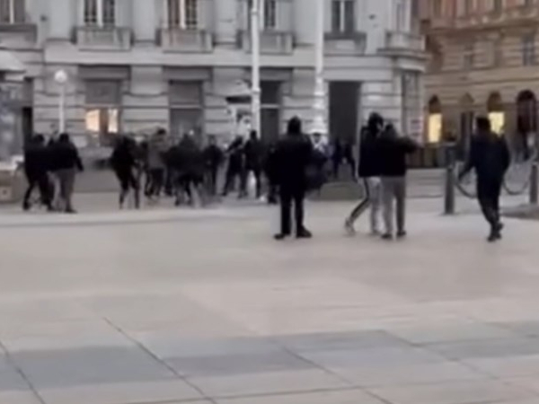 Masovna tučnjava na Trgu bana Jelačića u Zagrebu
