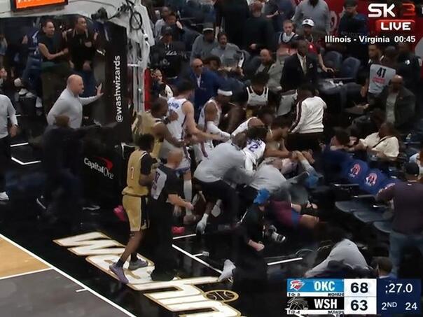 Masovna tučnjava u NBA: Isključena četiri igrača, stradao kamerman