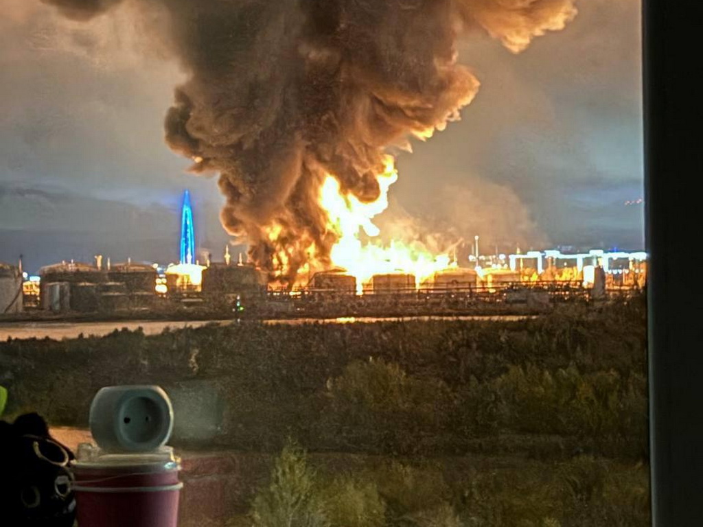 Masovni napad dronovima na Sankt Peterburg: Pogođeni terminal, AI centar ...