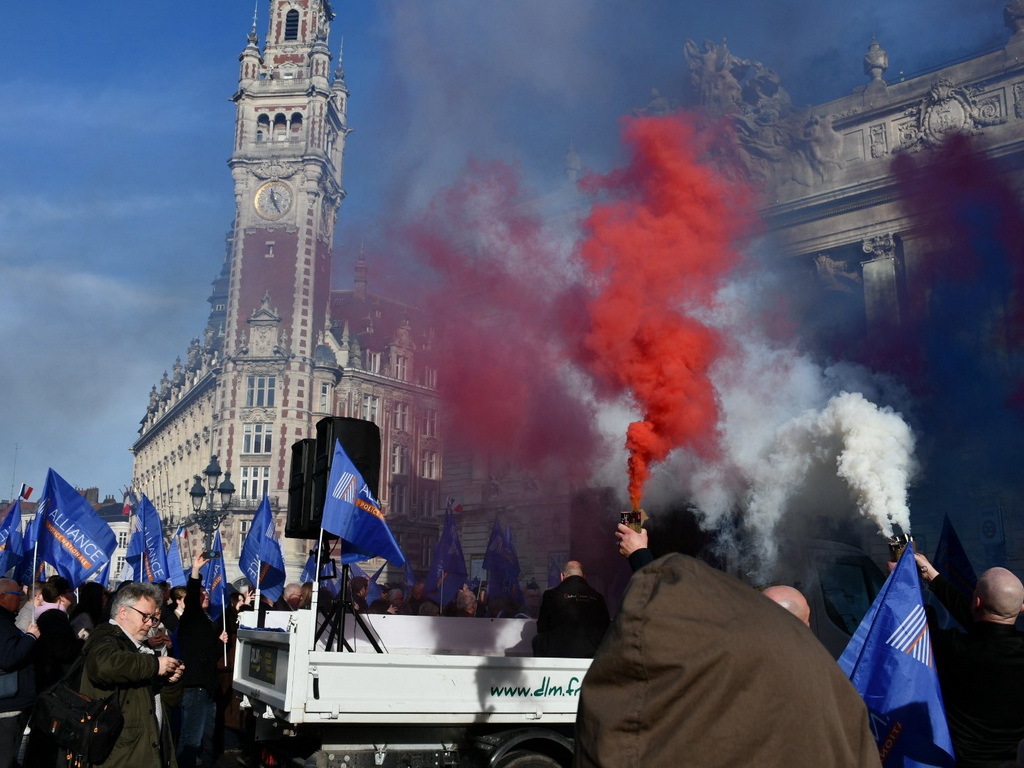 Masovni protesti policije širom Francuske zbog uslova rada