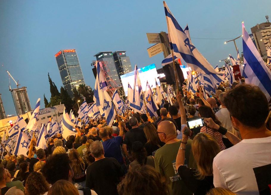 Masovni protesti u Izraelu: Desetine hiljada ljudi na ulicama protiv Netanyahua