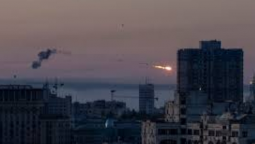 Masovni zračni napadi na Kijev uoči Dana grada: Jedna osoba poginula
