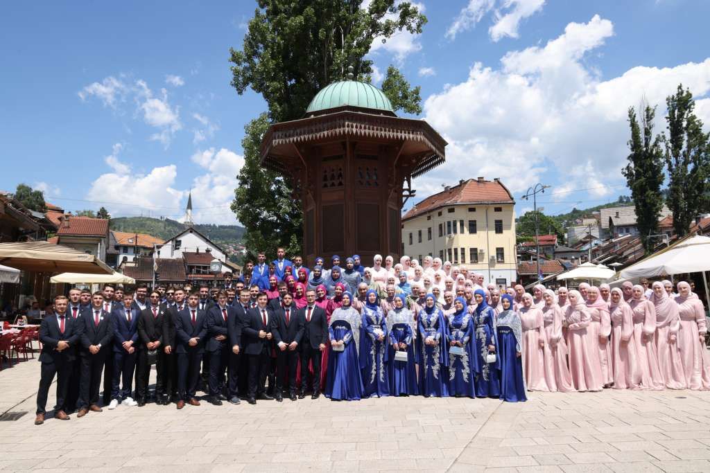 Maturalni dan okupio odlične učenike generacije medresa i gimnazija Islamske zajednice