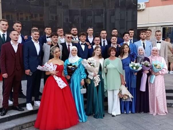 Maturanti Mašinsko-saobraćajne škole Bihać proslavili završetak srednjoškolskog obrazovanja