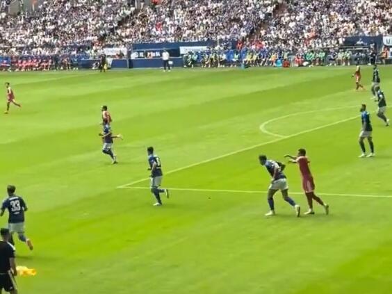 Mbappe izgubio živce: Katić ga zaustavio, Francuz ga udario s leđa